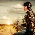 Лара Клок: мотоцикл, жизнь, маски